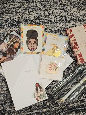 Goldmine & Coco White To-Do Notepad with Assorted Gold & Floral Stationery